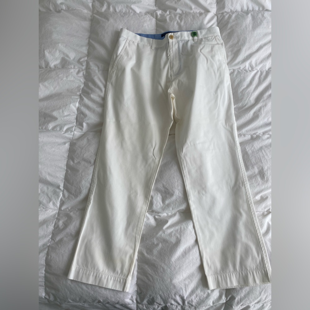 Men’s Tommy Hilfiger white khaki pant. 36W x 30 L.
